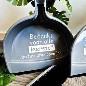Stoffer en blik - Grijs - Bedankje - juf - meester - Einde schooljaar