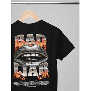 Oversized shirt - Bad liar- Wurban Wear | T-shirt | Merk kleding | Unisex tshirt | Streetwear | Pump cover | Techno outfit | Merk shirt | Gym shirt | y2k | Techwear | Urban | Grote maten | T-shirt heren | T-shirt dames | Zwart