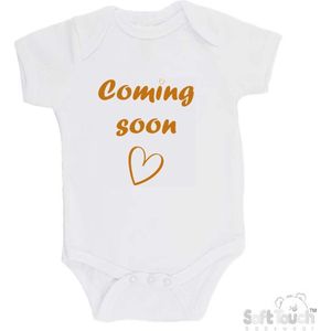 100% katoenen Romper met Tekst "Coming soon" - Wit/tan - Zwangerschap aankondiging - Zwanger - Pregnancy announcement - Baby aankondiging - In verwachting 56/62