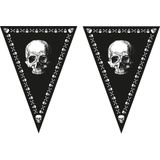 2x stuks piraten doodshoofd thema vlaggetjes slingers/vlaggenlijnen zwart van 5 meter - Feestartikelen/versiering