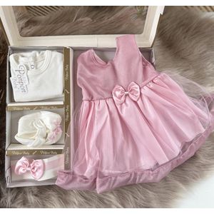 luxe feestjurk-bruidsjurk-Baby jurk-tule jurk-doopjurk -doopkleedje-onderhemd-haarband-schoentjes- new born-geschenkset -geschenkdoos-kraamcadeau-fotoshoot newborn-doopsel-4 delige set-roze kleur-maat 56/62 (0 tem 3 maanden)