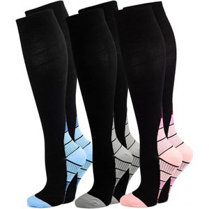 3 paar compressiekousen voor mannen en vrouwen - Compressiesokken met gemengde kleuren in kleurverloop - Atletische kuitsokken - Geschikt voor hardlopen, sporten, fietsen, vliegreizen en zwangerschap, herstel - S/M
