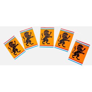 Oranje Vlaggetjes met Leeuw - Oranje vlaggenlijn - EK accessoires - Oranje versiering - EK 2021 - EK voetbal - 8 meter - 30 x 20cm - WK 2022 - Oranje Versiering