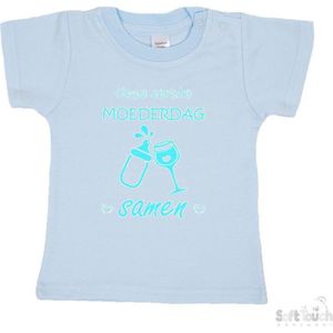 Soft Touch T-shirt Shirtje Korte mouw ""Onze eerste moederdag samen!"" Unisex Katoen Blauw/aqua Maat 62/68