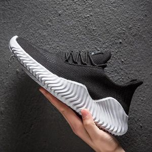 Heren ademende mesh sneakers Hoge kwaliteit witte mode gym casual lichtgewicht wandelschoenen paar grote maten schoenen