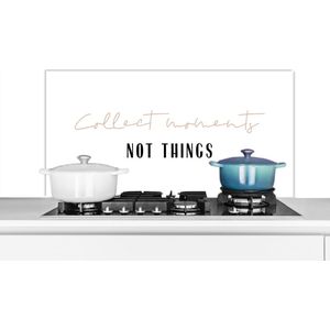 Spatscherm keuken 100x50 cm - Kookplaat achterwand Tekst - Collect moments not things - Quotes - Muurbeschermer - Spatwand fornuis - Hoogwaardig aluminium