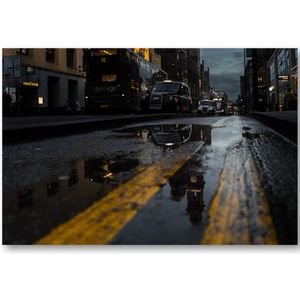 Onderweg in Manchester - Taxi's en Reflecties - Foto op Plexiglas 90x60