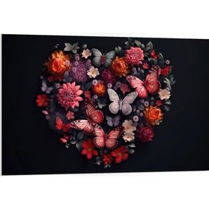 PVC Schuimplaat- Hart van Verschillende Bloemen en Vlinders tegen Zwarte Achtergrond - 105x70 cm Foto op PVC Schuimplaat