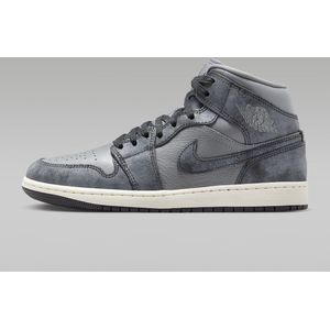 Nike Air Jordan 1 Mid SE ""Distressed Smoke Grey"" - Sneakers - Unisex - Maat 43 - Grijs/Donkergrijs