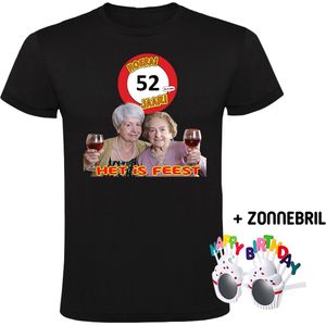 Hoera 52 jaar! Het is feest Heren T-shirt + Happy birthday bril - verjaardag - jarig - 52e verjaardag - oma - wijn - grappig