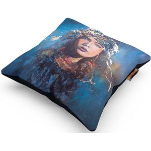 Sierkussen - Cushion. Mysterious Woman - Zwart En Blauw - 45 Cm X 45 Cm