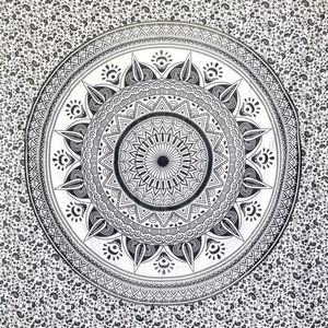 Grote strandhanddoek XXL zandvrij met mandala-motief - zandafstotend strandlaken - zwart - 210x230 cm Pocket blanket