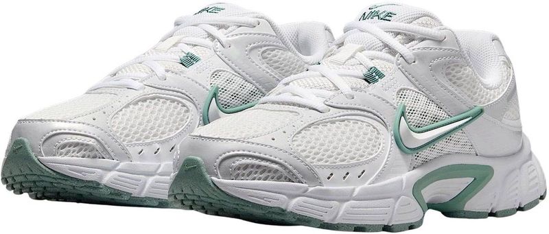 Nike - V5 RNR - Damestrainers - Sail/Fauna Brown/Phantom/Light Orewood Brown