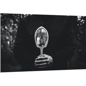 Forex - Spiegel op Rug van Persoon (zwart/wit) - 150x100cm Foto op Forex