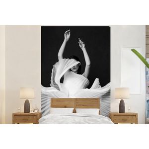 Vrouw - Portret - Dans - Jurk - Zwart wit