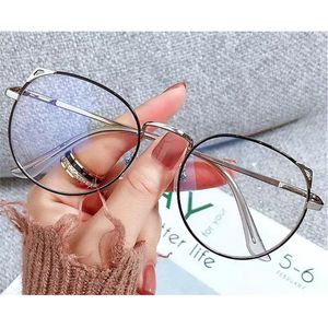 Blauw Licht Filter Bril Black Silver - Blue Ray - Eyewear 2023 - Cat Eye - Blauw Licht Blokkerend - Anti Blauw Licht - Trendy Computer Bril Katten Oortjes - Blauw Licht Bril - Blue Light Glasses - Gaming Glasses - Game Bril - Zwart Zilver
