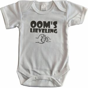 Witte romper met ""Oom's lieveling"" - maat 68  - babyshower, zwanger, cadeautje, kraamcadeau, grappig, geschenk, baby, tekst, bodieke