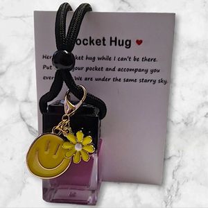 Autoparfum Smiley | met YELLOW Pocket HUG | 8ml | Wenskaart | Dupe | Car Perfume | Autogeur | Auto parfum | Autogeurtje | Luchtverfrisser | Auto Geurverfrisser | Kerstcadeau | Bedankt cadeautje | Verjaardagscadeau