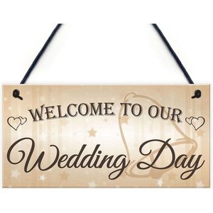 Houten bord aan touw met de tekst Welcome to our Wedding - trouwen - huwelijk - wedding - houten bord