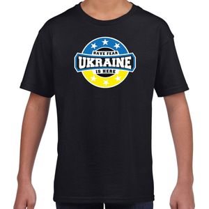 Have fear Ukraine is here t-shirt met sterren embleem in de kleuren van de Oekraiense vlag - zwart - kids - Oekraine supporter / Oekraiens elftal fan shirt / EK / WK / kleding 110/116
