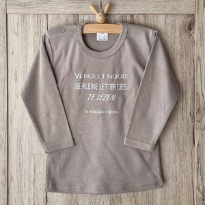 Shirt tekst Ik word grote broer Aankondiging zwangerschap lees altijd / vergeet nooit de kleine lettertjes te lezen / Ik word grote broer | lang zand beige | maat 74 zwangerschap aankondiging bekendmaking Baby