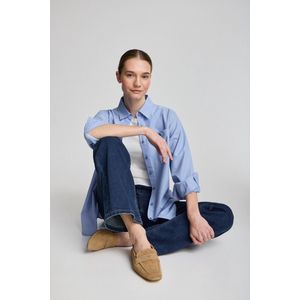 Camelkleurige suède loafers Antonella met metalen detail