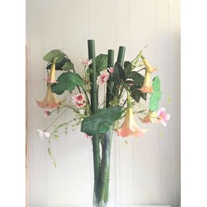 Elegant, trendy en hoogwaardige kunstbloem bloemstuk met mooi dik groene bamboes en lotus bladeren /  100 cm/  De kleuren van deze kunstbloemstuk: groen, grasgroen roze, zacht roze  /  Woondecoratie bloemstuk/  zijden bloemstuk /