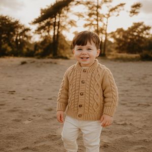 Omush Studio Kindervest – Olive Puff – Zacht Khaki Vest met Comfortabele Pasvorm – Maat 90