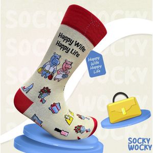 HAPPY WIFE HAPPY LIFE - 2 Pack - Grappige Sokken voor Mannen & Vrouwen - One Size Socks - Humorvolle Huissokken - Verjaardagscadeau - Geschenk voor Heren, Dames, Vader, Moeder, Vriendin, Zus, Oma - Cadeau SOCKY WOCKY