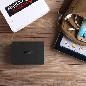 Aukey Qualcomm Quick Charge 3.0 - 4x USB-A - 2x USB-C