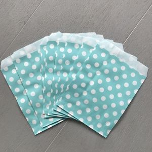 Traktatiezakjes - Uitdeelzakjes - Verjaardagzakjes - Feestzakjes - Snoepzakjes - Groen - Witte Stip - Papier - 13x18 cm | Polkadot - Dots | Geboorte - Verjaardag - Bruiloft - Feest - Babyshower | Traktatie - Kado - Party Gift | Snoep - Koek – Donuts