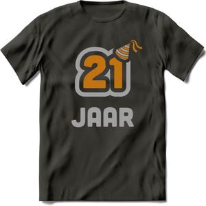 21 Jaar Feest T-Shirt | Goud - Zilver | Grappig Verjaardag Cadeau Shirt | Dames - Heren - Unisex | Tshirt Kleding Kado | - Donker Grijs - S