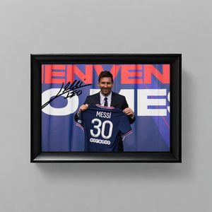 Lionel Messi Kunst - Gedrukte handtekening - 10 x 15 cm - In Klassiek Zwart Frame - Sigining for Paris Saint Germain PSG - GOAT of Football - Voetbal - FC Barcelona - Inter Miami