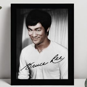 Bruce Lee Kunst - Gedrukte handtekening - 10 x 15 cm - In Klassiek Zwart Frame - Kungfu, Boksen, Chinese vechtkunsten