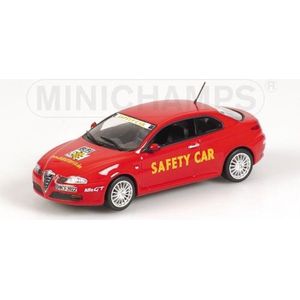 De 1:43 Diecast Modelcar van de Alfa Romeo GT Safety Car 2004.De fabrikant van het schaalmodel is Minichamps.Dit model is alleen online beschikbaar