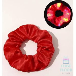[FirstFloor] Scrunchie met LED lichtjes – Licht Gevende Scrunchie – Scrunchie LED - LED Scrunchies - Scrunchie Satijn – Scrunchies LED lichtjes – Scrunchies Effen Kleur - Scrunchie Rood - Rode Scrunchie[