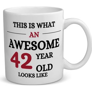 Akyol - an awesome 42 year koffiemok - theemok - Hoera 42 jaar - 42 geworden - verjaardagscadeau - gift - kado - 350 ML inhoud