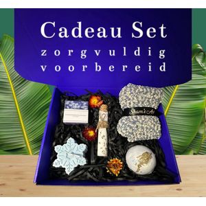 Cadeau Box - Verrassings Pakket - Marineblauw - Kaars - Sokken - Badzout - Handgemaakte zeep - Bruisbal - Ontspannend - Verjaardag cadeau - Geschenkdoos