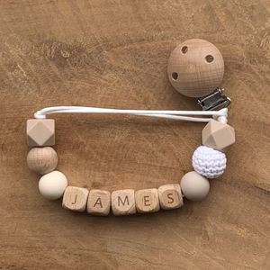 Speenkoord met naam | Gepersonaliseerd | Taupe zand - hout | Gender Neutraal | Kraamcadeau | Baby | Speenclip | Speenketting | Bebbes