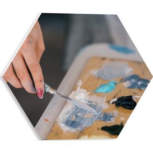 PVC Schuimplaat Hexagon - Hand - Nagellak - Verf - Palet - Hout - 30x26.1 cm Foto op Hexagon (Met Ophangsysteem)