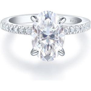 Nina - Platinum Ovaal Moissanite Ring met Pavé Zijstenen - 4.2 karaat.