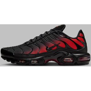 Nike - Air Max Plus - Sneakers - Zwart - Rood