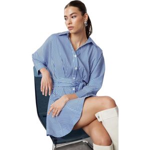 Trendyol Blauw Gestreepte Mini-Geweven Overhemdjurk Met Riem Twoaw25El00154