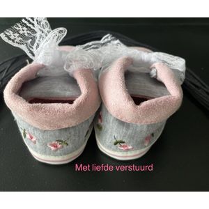 Baby Meisje Schoenen met wit Kant, geborduurde Bloemetjes grijs/roze 0-6 maanden