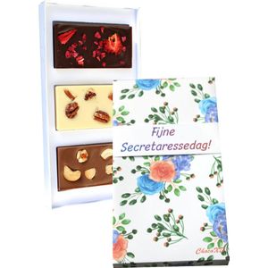 Fijne secretaressedag geschenkdoos - Chocoladecadeau voor collega - Fairtrade chocoladerepen - Brievenbuspakket - Handgemaakte chocolade - Natuurvriendelijke geschenkdoos - Wit, Melk en Puur