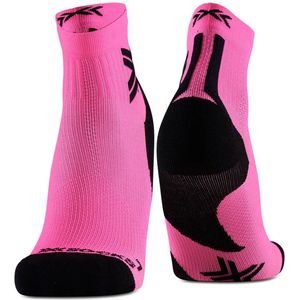 X-SOCKS Run Discover enkelsokken voor verbeterd hardloopcomfort, geavanceerde bescherming met ademende en ondersteunende technologieën, ideaal voor thermoregulatie - Fluo Pink/Black, 35-38
