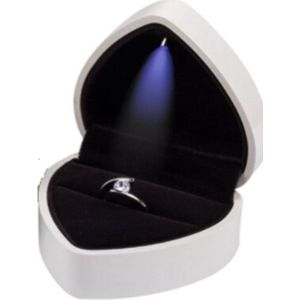 Ringdoosje - bruiloft - huwelijksaanzoek - Wit - sieradendoos - Valentijnsdag - ring - verlichting - lichtje - met licht