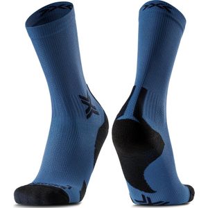 X-SOCKS Run Discover Crew Socks - Optimale ventilatie & stabilisatie tijdens het hardlopen - Luchtkanaal, spierondersteuning & comfort voor intensieve trainingssessies - Navy/Zwart, 42-44
