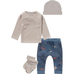 Noppies - Kledingset - 4 delig - Broek Reims Bering Sea - Shirt Nanyuki taupe - Muts Nevel Taupe en 1 paar sokjes - Maat 62
