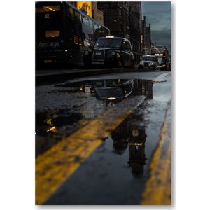 Onderweg in Manchester - Taxi's en Reflecties - Foto op Plexiglas 60x90